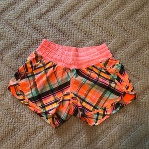 size 6 lululemon shorts